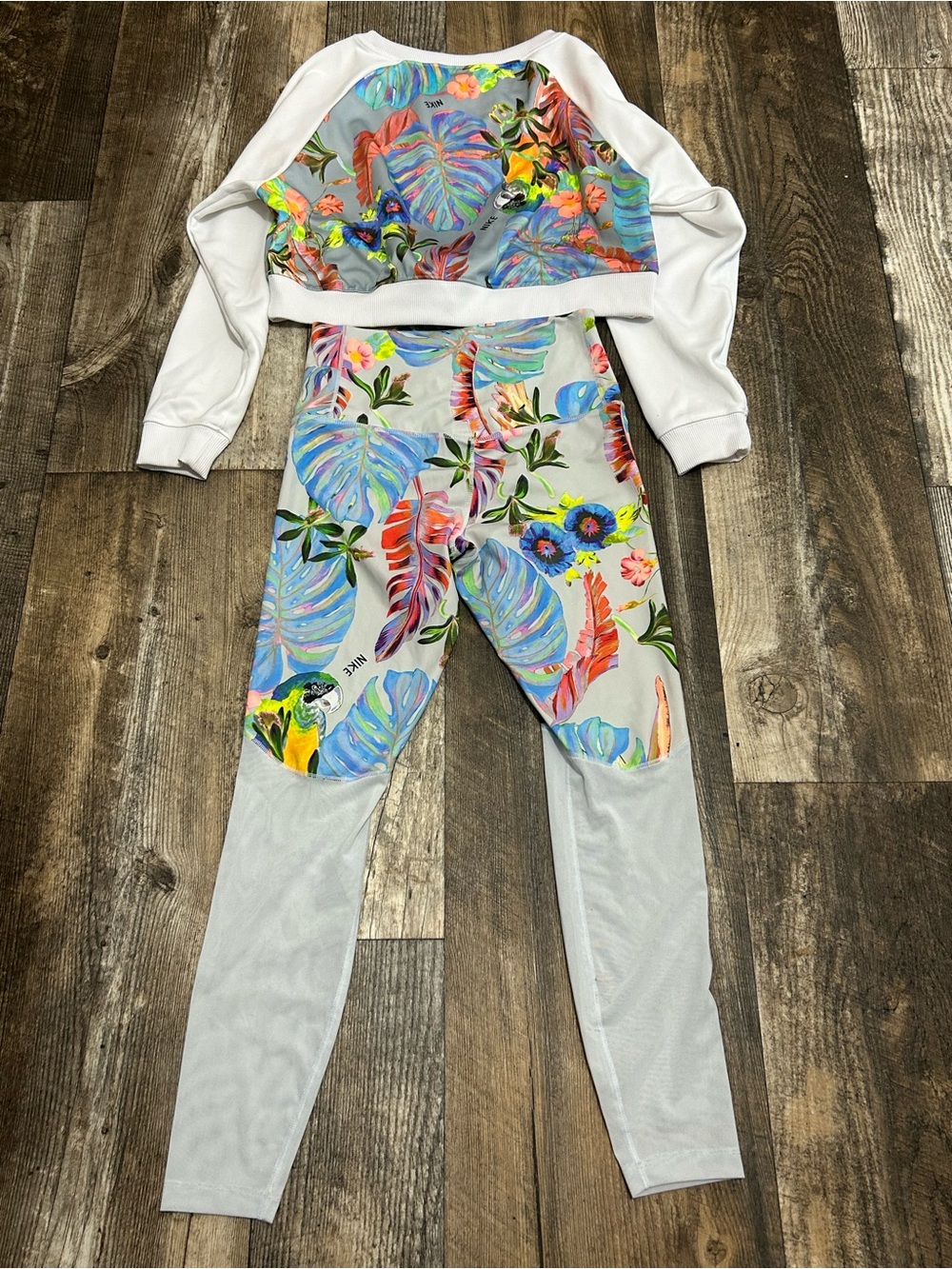 Nike White Tropical Floral Cropped Sweatshirt & Leggings Set Size M - Picture 2 of 5